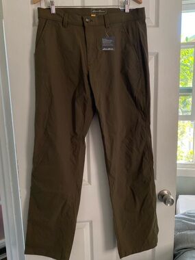 New with Tags Eddie Bauer Men’s Travex Cargo Pants Size 34 X 34 Color Dark Green